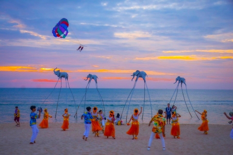 Ngắm hoàng hôn đẹp mê mẩn tại Sunset Sanato Phú Quốc
