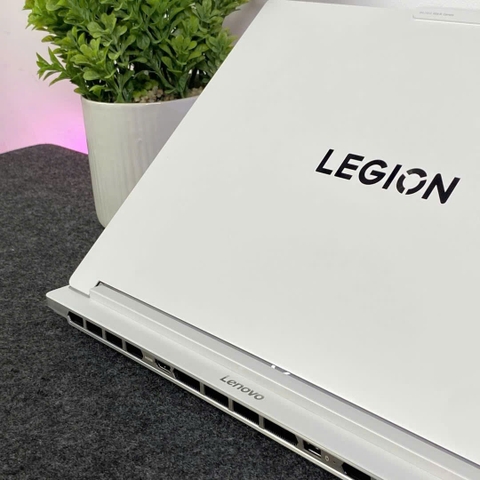 LENOVO LEGION 7 2025 Glacier White (Core Ultra 7-255HX, RTX 5060 8Gb) - USED 99%