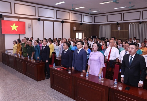 Phường Đông Ngạc công bố và trao các Quyết định về công tác cán bộ sau khi sắp xếp, kiện toàn bộ máy hệ thống chính trị tại các Tổ dân phố