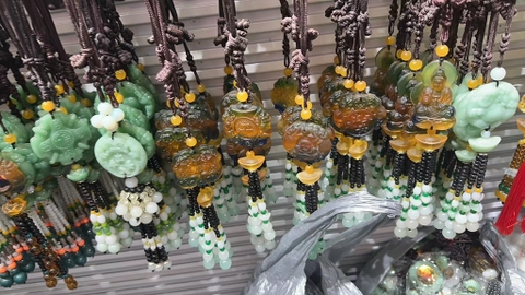 Khánh treo xe phong thủy, dây tua rua đá