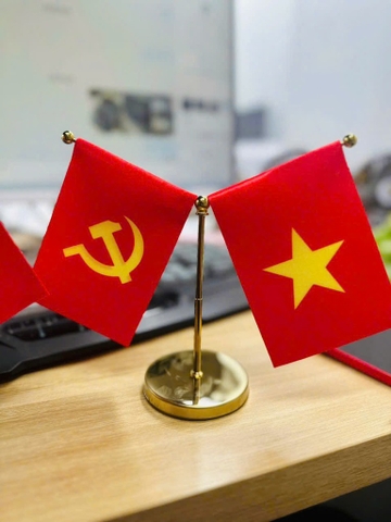 Bộ Cờ Đảng Và Cờ Tổ Quốc Trang Trí Xe Ô Tô, Văn Phòng Bàn Làm Việc