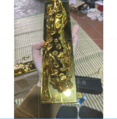 Tượng hổ kim tiền mạ vàng để trên ô tô hay để bàn làm việc văn phòng tặng kèm thảm chống trượt + nước hoa + bảng ghi sdt