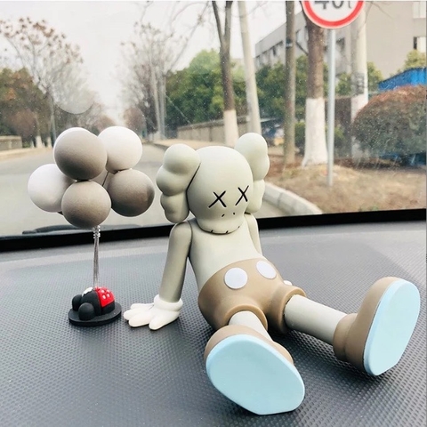Mô hình nhân vật Búp Bê KAWS trang trí xe hơi Mini 10cm Nhiều Màu Sắc Dùng Trang Trí