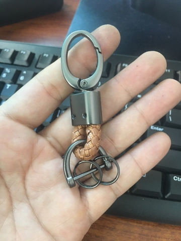 Móc Khóa ô tô, Xe Máy Titan,Tinh Tế Bền Chắc, tặng kèm 1 tua vít.