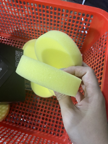 Mút xốp vàng lau rửa và đánh bóng ô tô tiện dùng