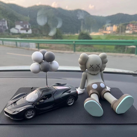 Mô hình nhân vật Búp Bê KAWS trang trí xe hơi Mini 10cm Nhiều Màu Sắc Dùng Trang Trí