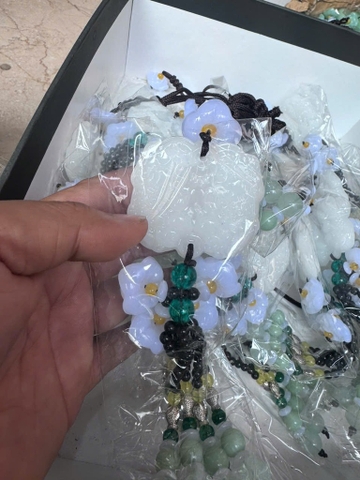 Khánh treo xe phong thủy, dây tua rua đá