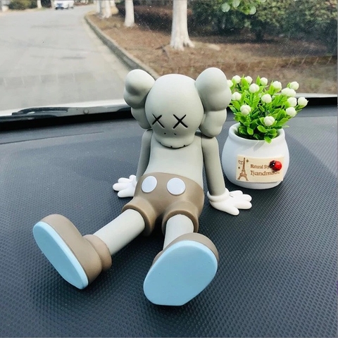 Mô hình nhân vật Búp Bê KAWS trang trí xe hơi Mini 10cm Nhiều Màu Sắc Dùng Trang Trí