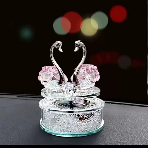 Đôi thiên nga pha lê có đế màu