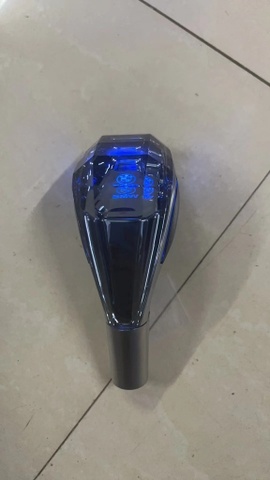 Tay Nắm Cần Số Pha Lê - Kính 5D - Đèn Led Đổi Màu - Logo Riêng Cho Dòng Xe Số Tự Động Chân Ren