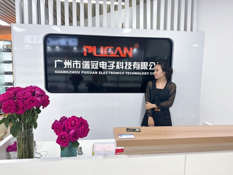 Tẩu sạc xe hơi ô tô Pugan 130w  (QC6.0 + PD30W)