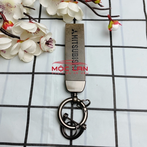 Móc khoá dây da T2 dài chất liệu da bò dập chìm logo
