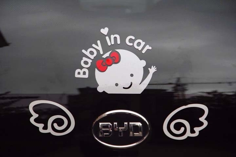 Tem dán baby in car đen trắng
