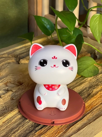Chú mèo may mắn Lucky Cat gật gù đáng yêu