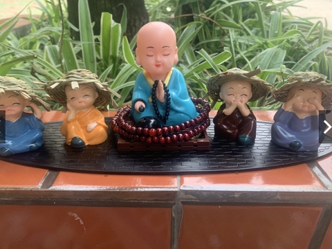 Set gõ mõ xanh+ 4 chú tiểu đội nón rơm+ thảm oval+ vòng 108.