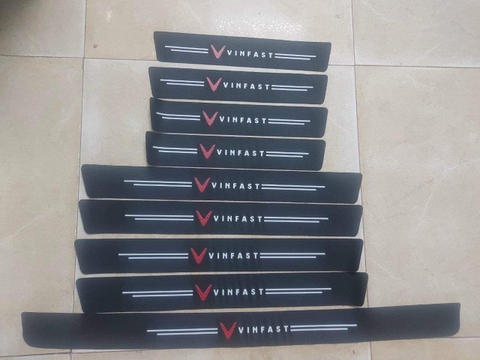 Sét 9 miếng vân carbon chống trầy xước bậc và cốp xe ( gồm 8 miếng bậc + 1 miếng cốp ) - NBC