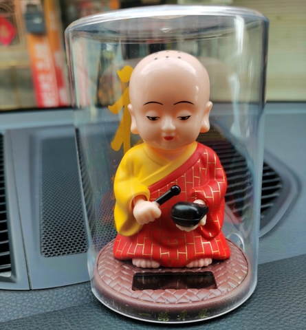 Tượng phật chú tiểu gõ mõ tụng kinh - Tượng GM05 gật đầu bằng NLMT