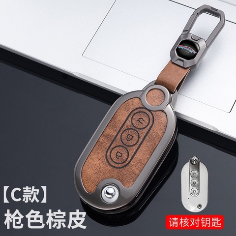 Bộ ốp kim loại mặt da + lưng da bò dập chìm logo mix móc khoá xe điện Wuling
