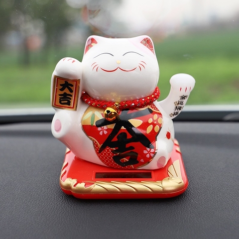 Chú mèo thần tài vẫy tay bằng năng lượng mặt trời