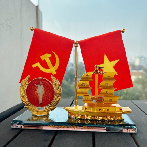 Bộ Cờ Đảng Và Cờ Tổ Quốc Trang Trí Xe Ô Tô, Văn Phòng Bàn Làm Việc