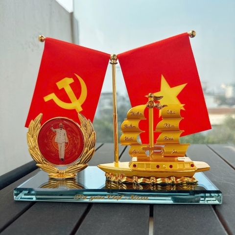 Bộ Cờ Đảng Và Cờ Tổ Quốc Trang Trí Xe Ô Tô, Văn Phòng Bàn Làm Việc