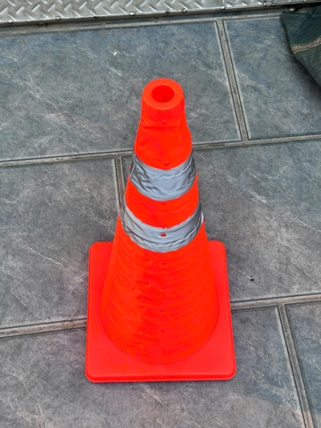 (KH) Đèn LED Cảnh Báo Nguy Hiểm Đa Năng Hình Tam Giác Kiêm Pin Sạc Dự Phòng Cho Ô Tô