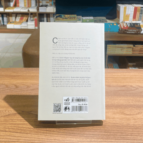 Bước chậm lại giữa thế gian vội vã