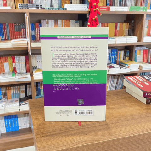 Bơi cùng cá mập mà không bị nuốt chửng 199k