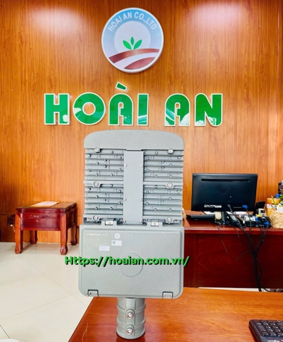Đèn led đường hãng Paragron PSTP100L 100W