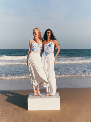 WHITE EMBROIDERED MAXI SKIRT
