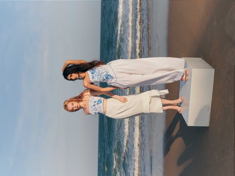 WHITE BLUE EMBROIDERED LINEN TOP