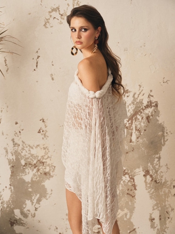 WHITE OFF-SHOULDER LACE TOP