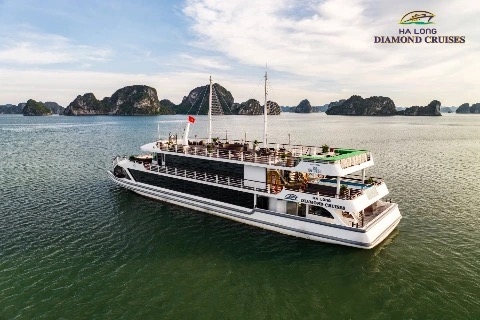 Daimond Daily Cruise 5 stars Ha Long Bay Day Tour from Hanoi