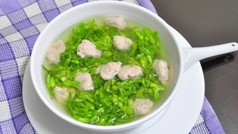 Canh hoa thiên lý chả cá - Cách nấu canh giải nhiệt tại nhà