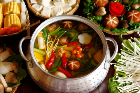 Bí Quyết Nấu Lẩu Gà Nấm Thơm Ngon Bổ Dưỡng Ai Ăn Cũng Mê