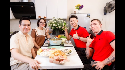 Cốc cốc, Elmich ghé nhà! - Tập 3 - TẤT NIÊN SUM VẦY