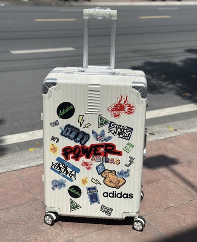 Vali Adidas Size 28 White