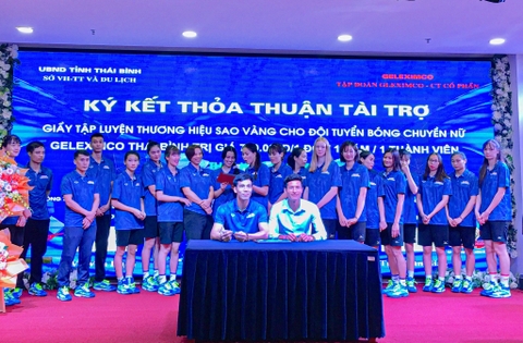 LỄ KÝ KẾT HỢP ĐỒNG TÀI TRỢ GIỮA CÔNG TY TNHH THƯƠNG MẠI VÀ DỊCH VỤ THỂ THAO SAO VÀNG VỚI ĐỘI BÓNG CHUYỀN NỮ GELEXIMCO THÁI  BÌNH