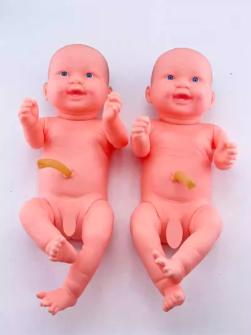 Mô hình em bé thực hành chăm sóc tắm, vệ sinh