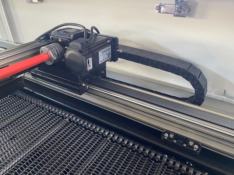 MÁY CẮT VẢI LASER 1827