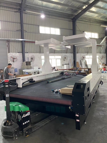 MÁY CẮT VẢI LASER 1827