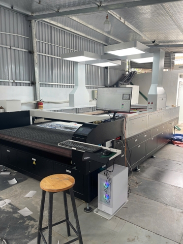 MÁY CẮT VẢI LASER 1827