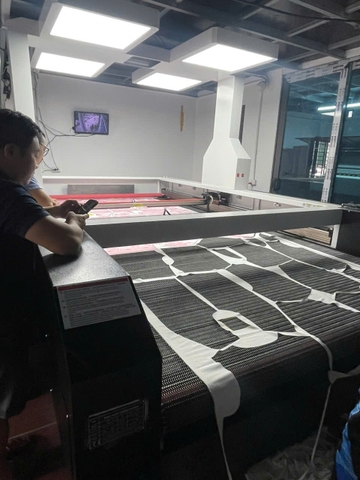 MÁY CẮT VẢI LASER 1825