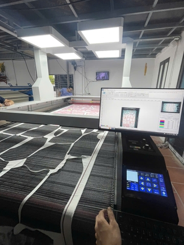 MÁY CẮT VẢI LASER 1825
