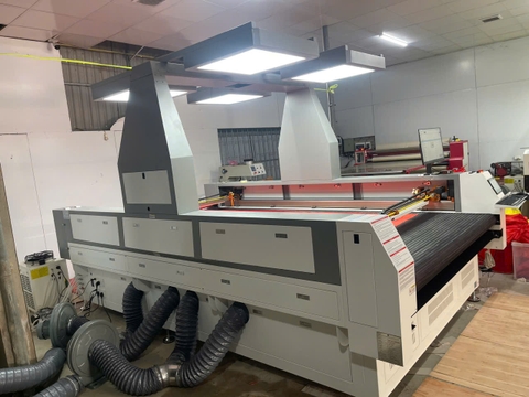 MÁY CẮT VẢI LASER 1827