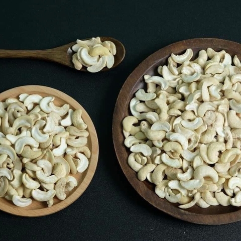 HẠT ĐIỀU SẺ RANG CỦI ( Hộp pet 500g )