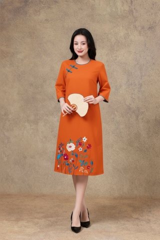 SWANLAKE | Váy Đầm Nữ Midi Suông Cổ Tròn Tay Lỡ Chất Vải Linen Thêu Hoa Cao Cấp Đi Tiệc D13228LW01