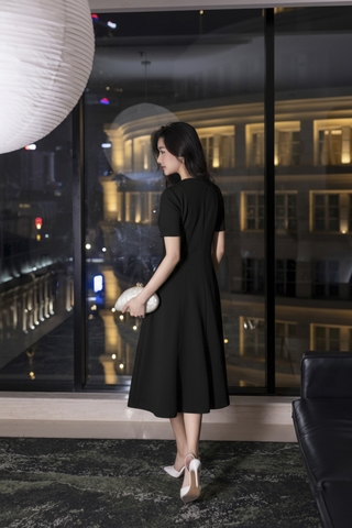 SWANLAKE | Váy Đầm Midi Nữ Phom A Vải Thun Dày Cổ Tròn Tay Ngắn Có Túi Công Sở Đi Tiệc D13379MW01