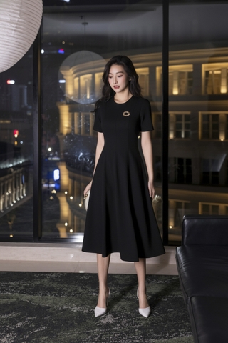 SWANLAKE | Váy Đầm Midi Nữ Phom A Vải Thun Dày Cổ Tròn Tay Ngắn Có Túi Công Sở Đi Tiệc D13379MW01