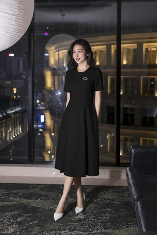 SWANLAKE | Váy Đầm Midi Nữ Phom A Vải Thun Dày Cổ Tròn Tay Ngắn Có Túi Công Sở Đi Tiệc D13379MW01